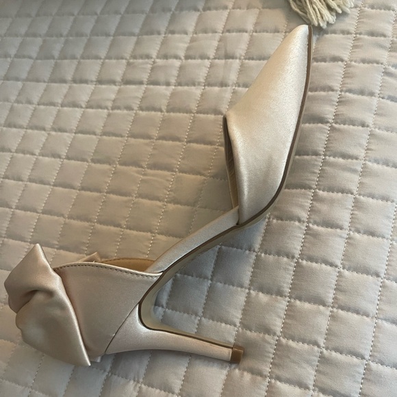 Heels - Picture 2 of 3